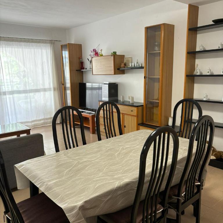 Apartamento Coral - Three-Bedroom Apartment with Balcony - 1