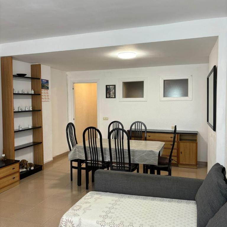 Apartamento Coral - Three-Bedroom Apartment with Balcony - 13