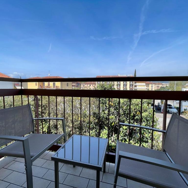 B City Hotel Bardolino - Camera Matrimoniale Classic con Balcone - 7