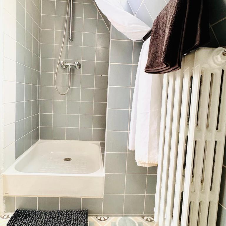 Cosy Place entre l'Arc de Triomphe et les Champs-Élysées - Chambre Double - 11