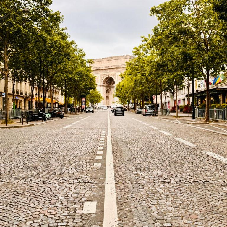 Cosy Place entre l'Arc de Triomphe et les Champs-Élysées - Chambre Double - 16