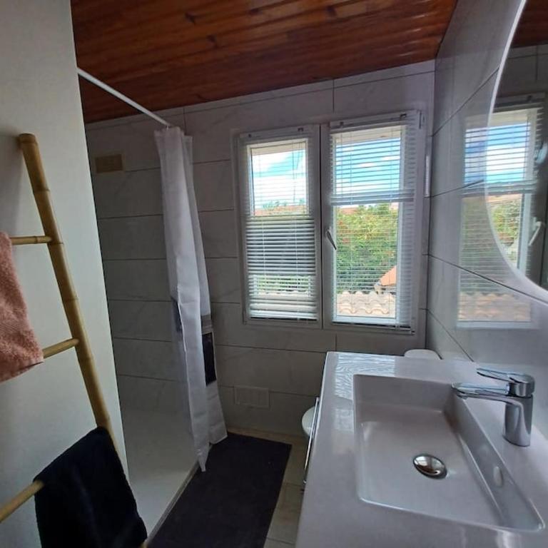 Villa 8 pers, 4 ch, jardin, clim 200m de la plage - Casa de 4 dormitorios - 30