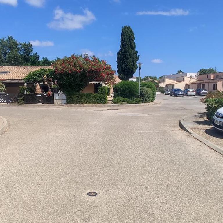 AIGUES-MORTES - AGRÉABLE T.2 - (+ de 40m² ) - Appartement 1 Chambre - 18