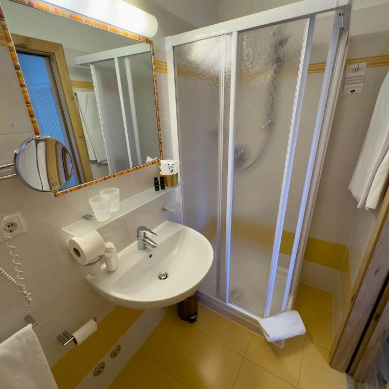 Bar-Restaurant-Pizzeria Antermont B&B - Double or Twin Room with Balcony - 1