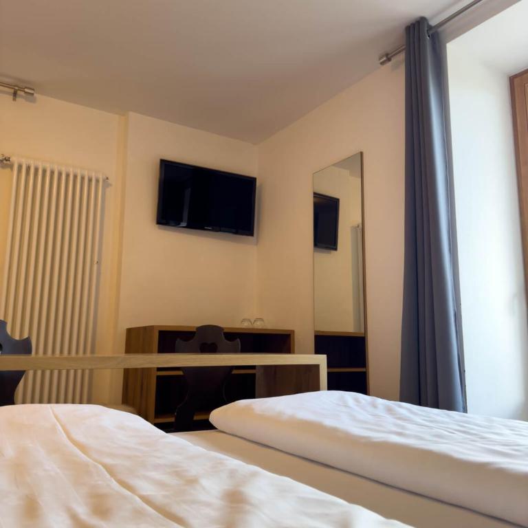 Bar-Restaurant-Pizzeria Antermont B&B - Double or Twin Room with Balcony - 6