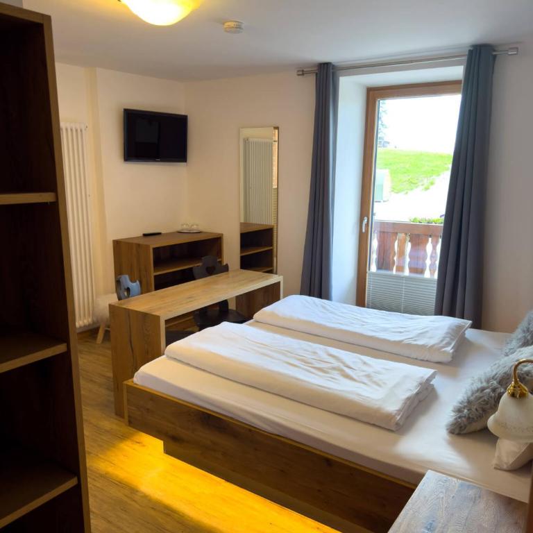 Bar-Restaurant-Pizzeria Antermont B&B - Double or Twin Room with Balcony - 8