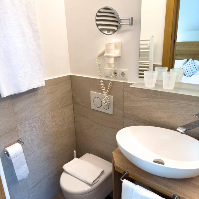 Bar-Restaurant-Pizzeria Antermont B&B - Double or Twin Room with Balcony - 11
