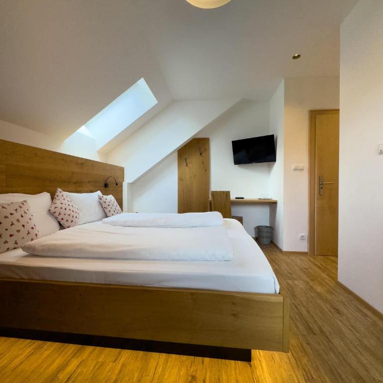 Bar-Restaurant-Pizzeria Antermont B&B - Double or Twin Room with Balcony - 12