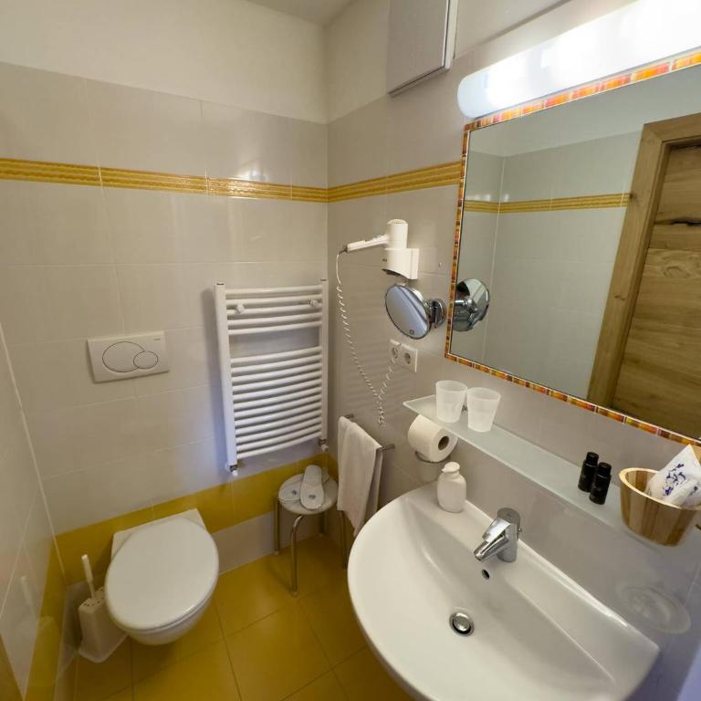 Bar-Restaurant-Pizzeria Antermont B&B - Double or Twin Room with Balcony - 21