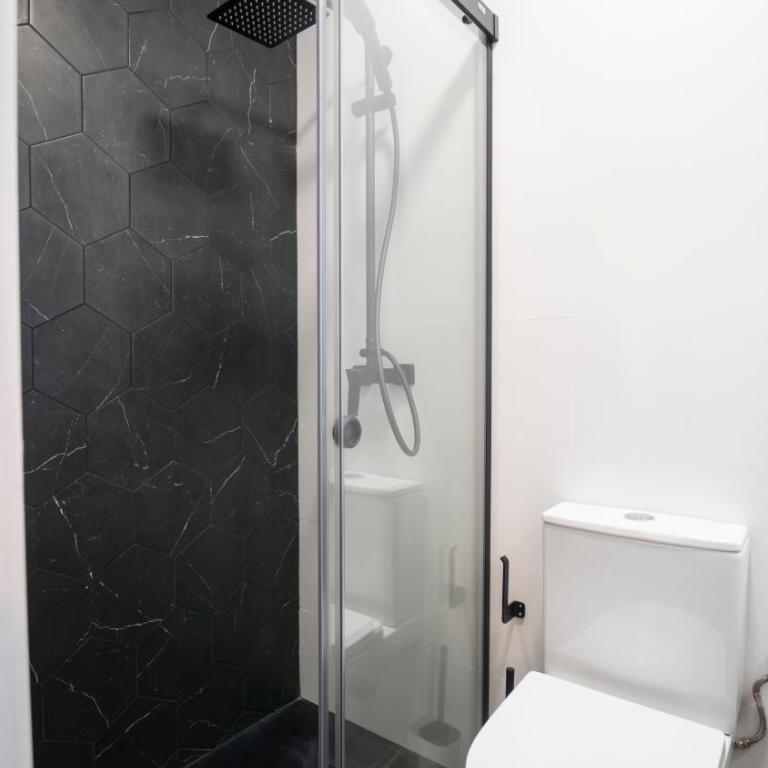 H&H Suite Oasis Granada - Double Room with Private Bathroom - 8