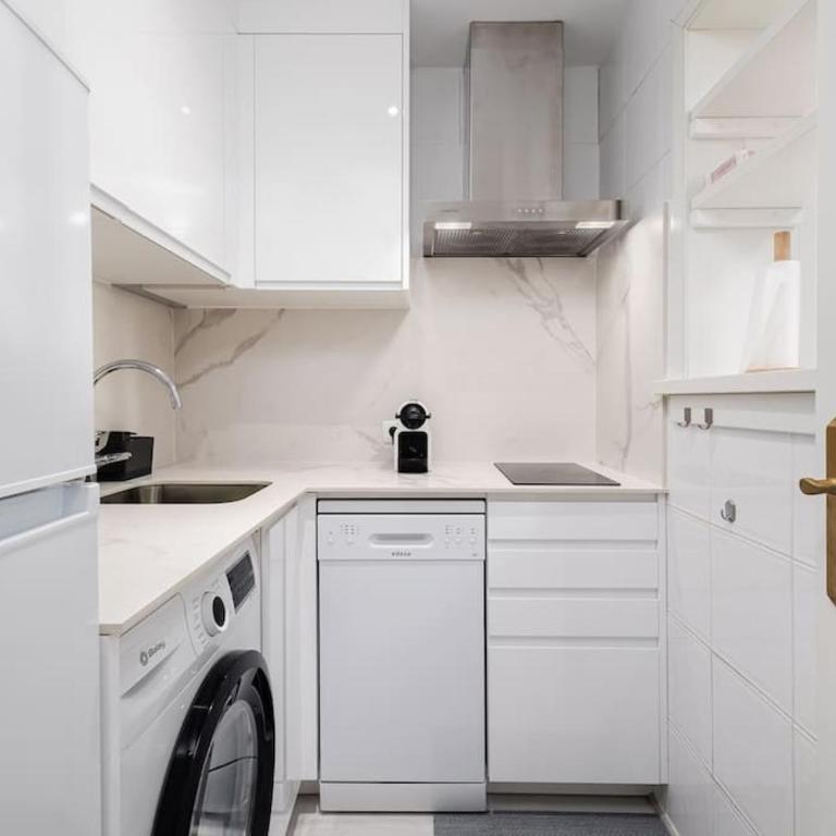 Studio with private parking & walk to beach RDR404 - One-Bedroom Apartment - 4