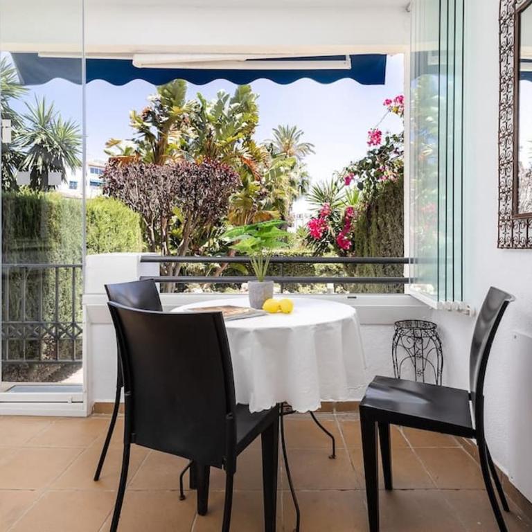 Studio with private parking & walk to beach RDR404 - One-Bedroom Apartment - 5