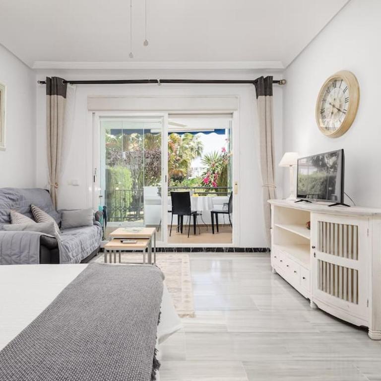 Studio with private parking & walk to beach RDR404 - One-Bedroom Apartment - 6