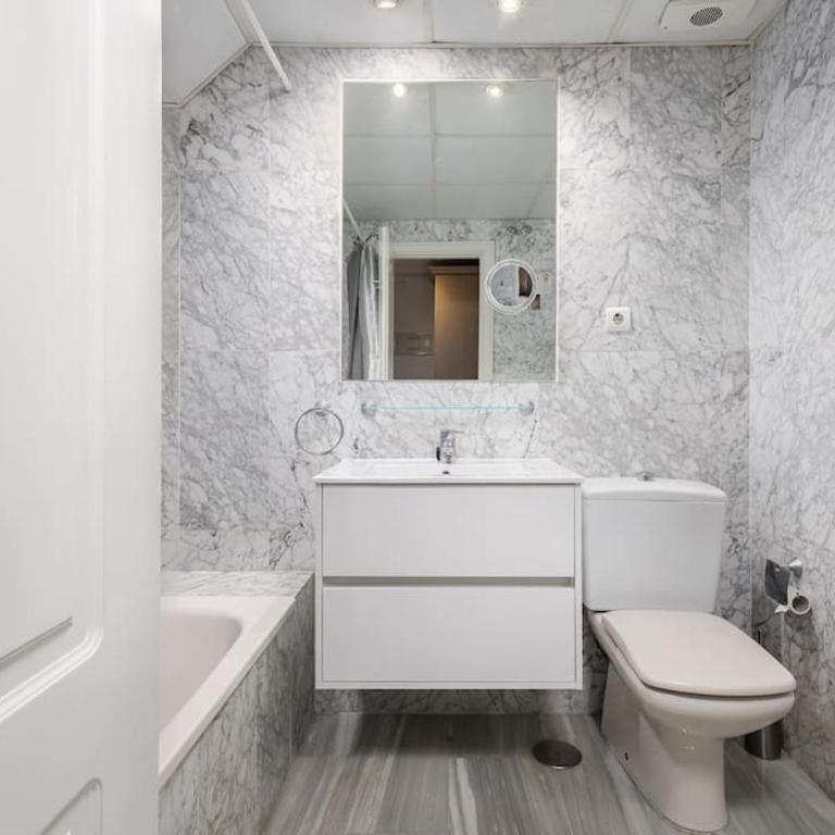 Studio with private parking & walk to beach RDR404 - One-Bedroom Apartment - 10