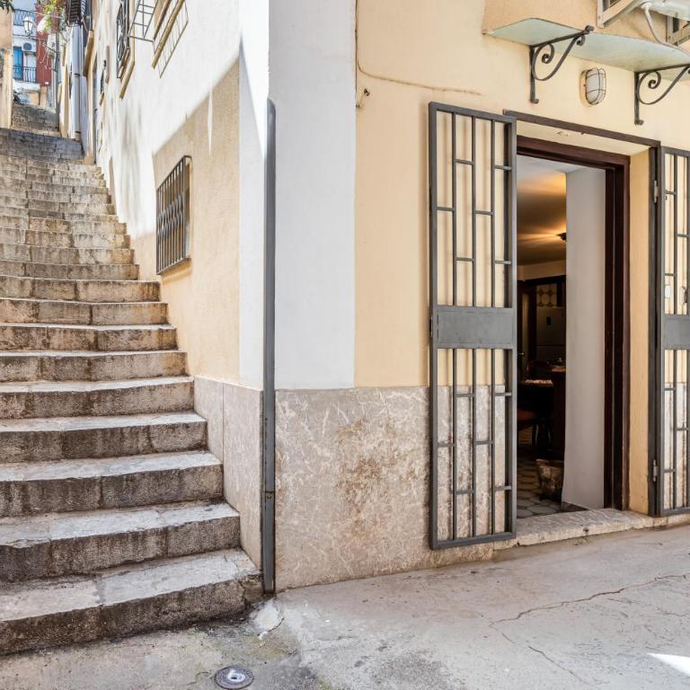 GuestHost - Roomy Central Apartment in the Heart of Taormina - Three-Bedroom Apartment - 24