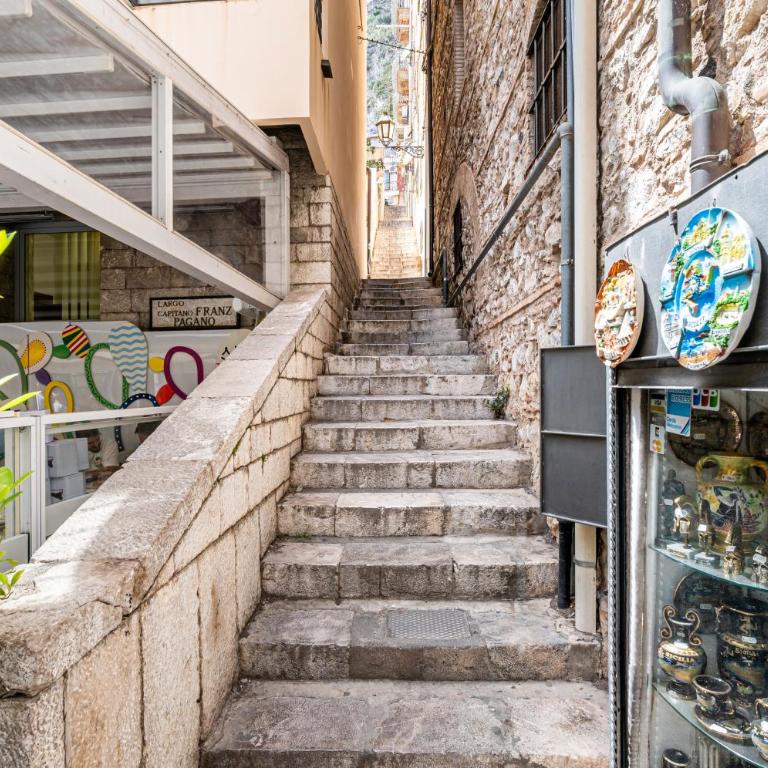 GuestHost - Roomy Central Apartment in the Heart of Taormina - Three-Bedroom Apartment - 25