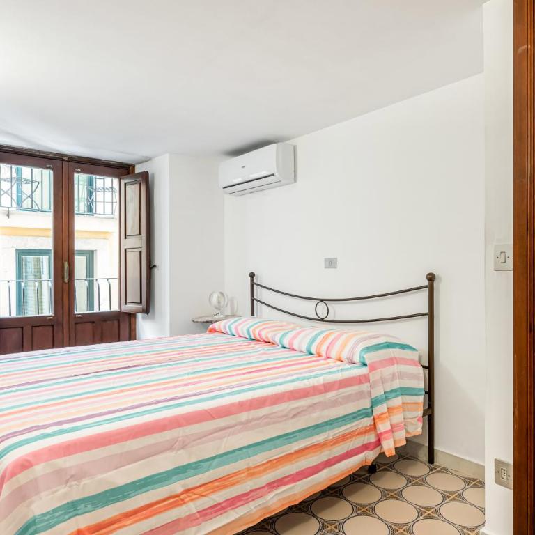 GuestHost - Roomy Central Apartment in the Heart of Taormina - Three-Bedroom Apartment - 3