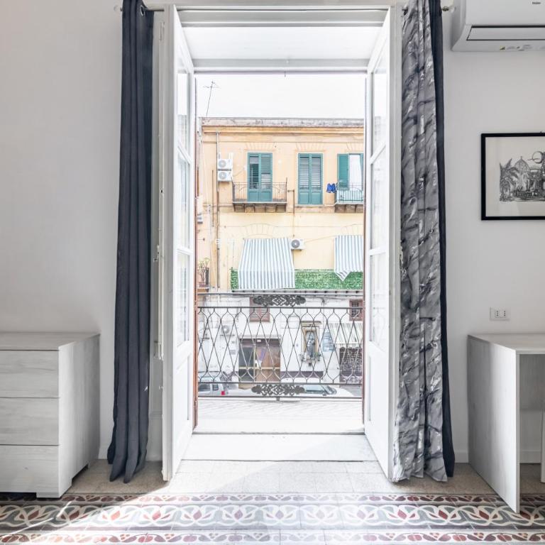 GuestHost - La Dimora dei Mille - Roomy Apartment with Terrace - Appartamento - 11