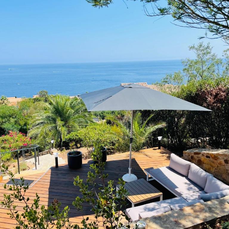 Superbe vue mer et Estérel, Villa Neuve pour 8-10 Personnes, Clim, Piscine - Villa - 1