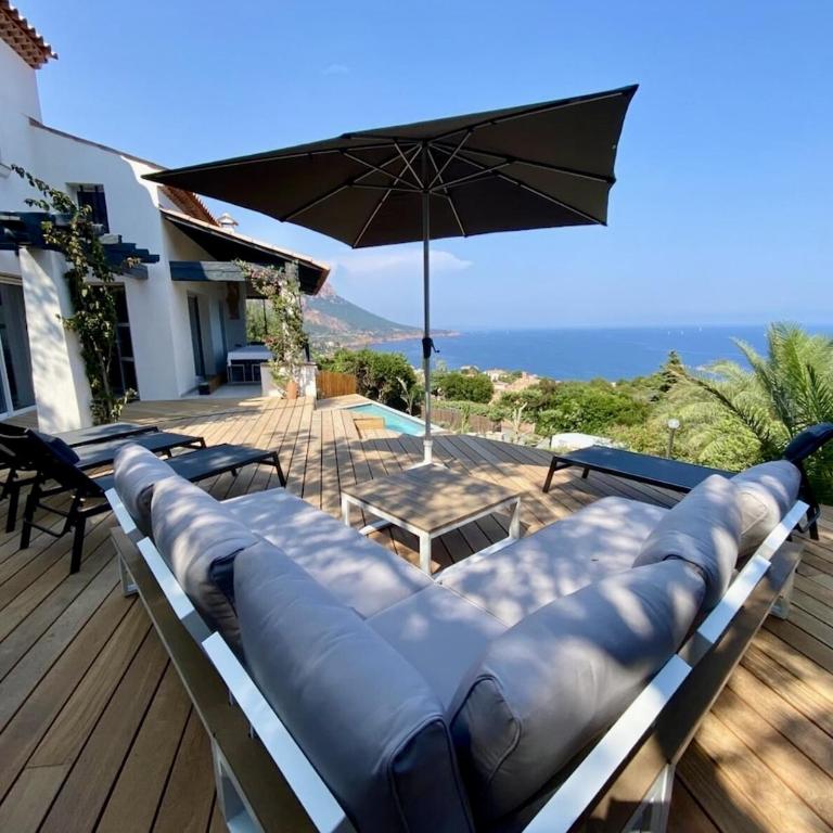 Superbe vue mer et Estérel, Villa Neuve pour 8-10 Personnes, Clim, Piscine - Villa - 2