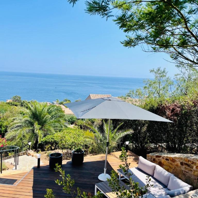 Superbe vue mer et Estérel, Villa Neuve pour 8-10 Personnes, Clim, Piscine - Villa - 3