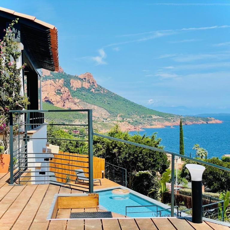 Superbe vue mer et Estérel, Villa Neuve pour 8-10 Personnes, Clim, Piscine - Villa - 28