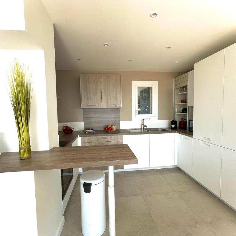 Superbe vue mer et Estérel, Villa Neuve pour 8-10 Personnes, Clim, Piscine - Villa - 33