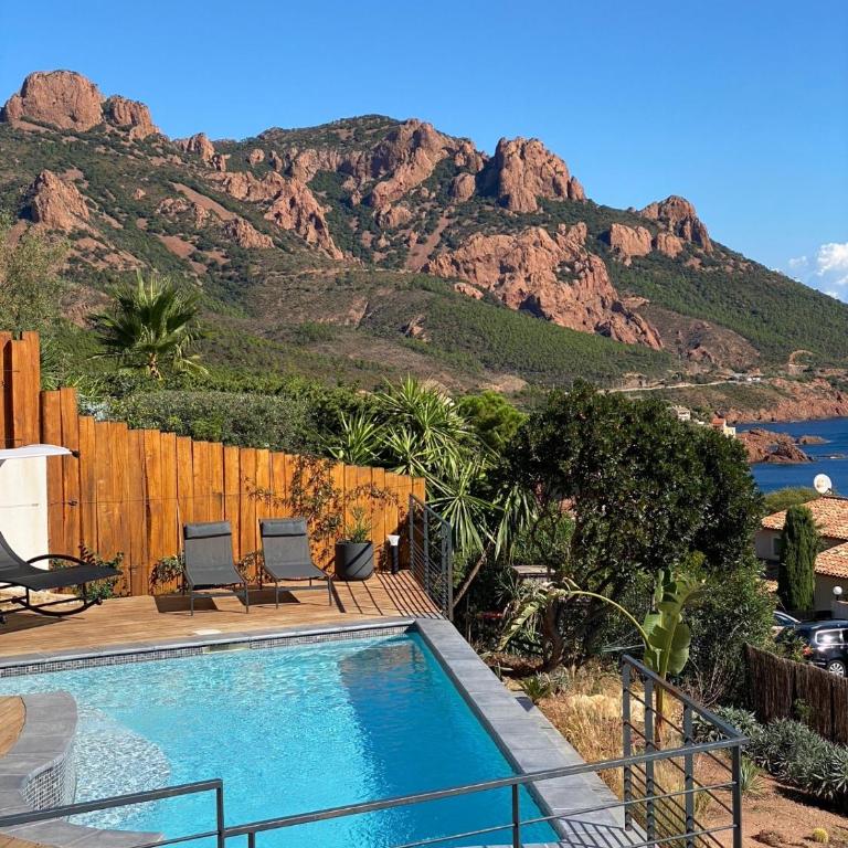 Superbe vue mer et Estérel, Villa Neuve pour 8-10 Personnes, Clim, Piscine - Villa - 34