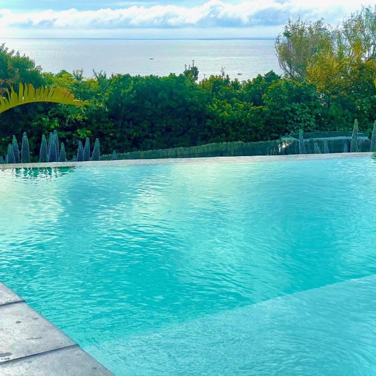 Superbe vue mer et Estérel, Villa Neuve pour 8-10 Personnes, Clim, Piscine - Villa - 35