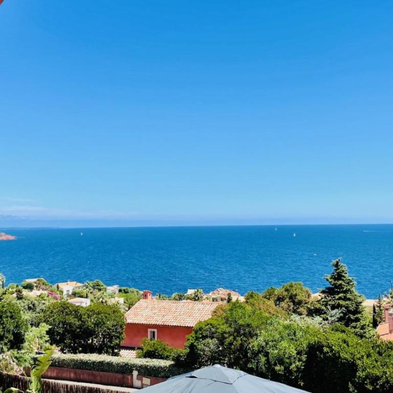 Superbe vue mer et Estérel, Villa Neuve pour 8-10 Personnes, Clim, Piscine - Villa - 38