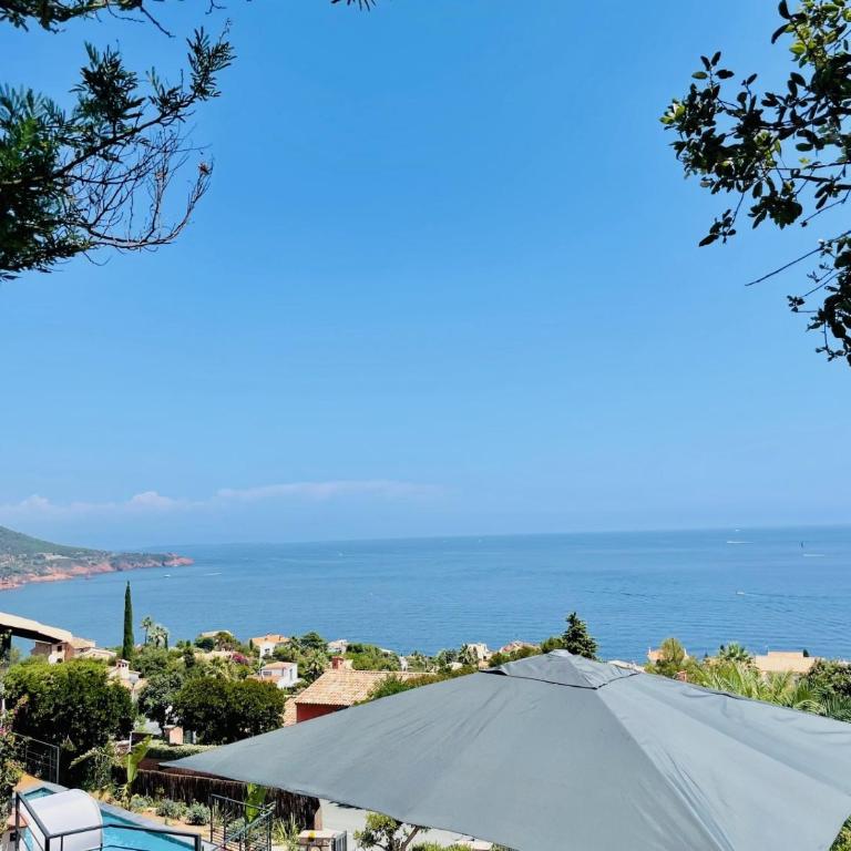Superbe vue mer et Estérel, Villa Neuve pour 8-10 Personnes, Clim, Piscine - Villa - 41
