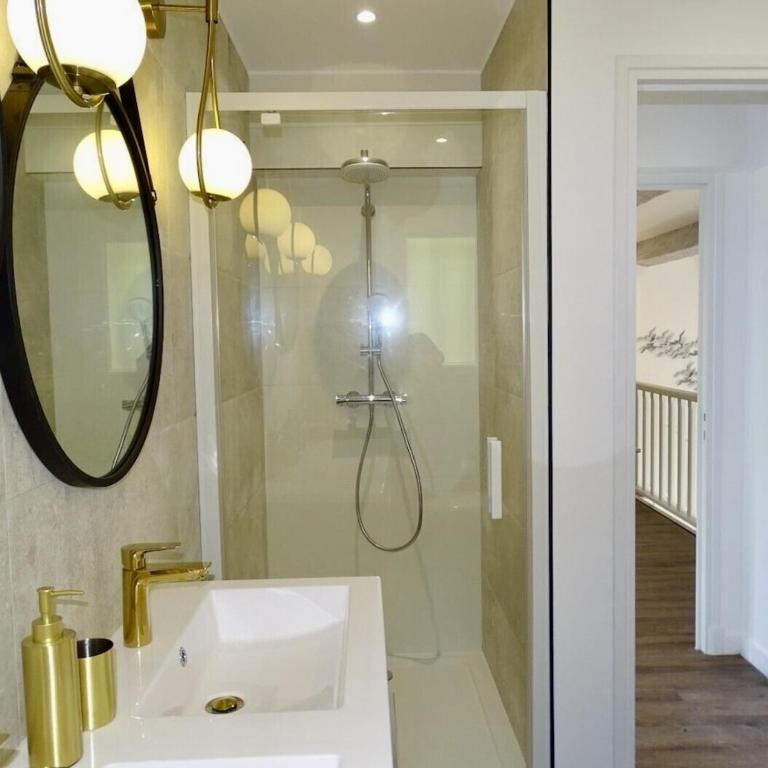 Superbe vue mer et Estérel, Villa Neuve pour 8-10 Personnes, Clim, Piscine - Villa - 46
