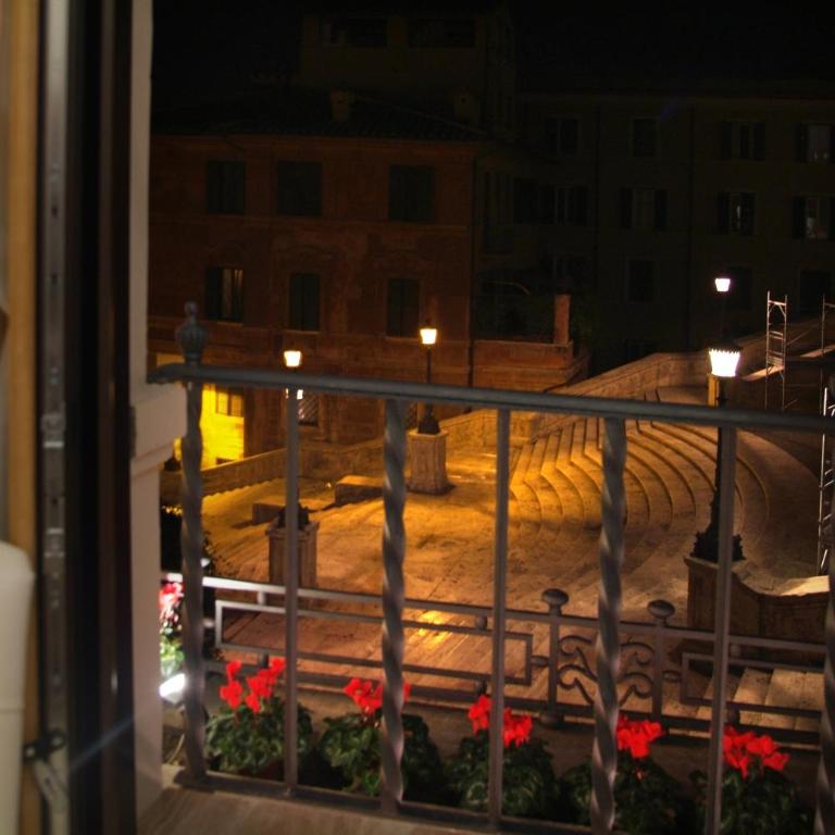 Royal Suite Trinità Dei Monti - Junior Suite con Balcone - 13