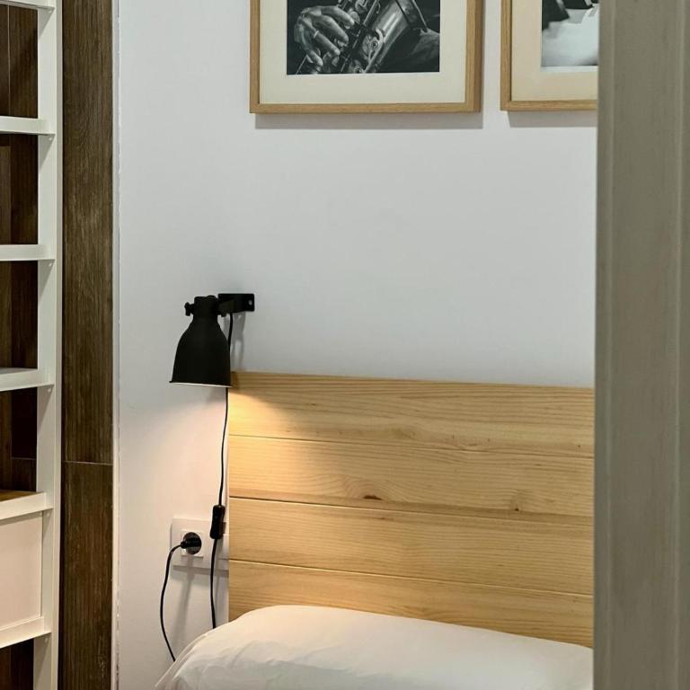 Apartamentos de Pradas - Three-Bedroom Apartment - 2