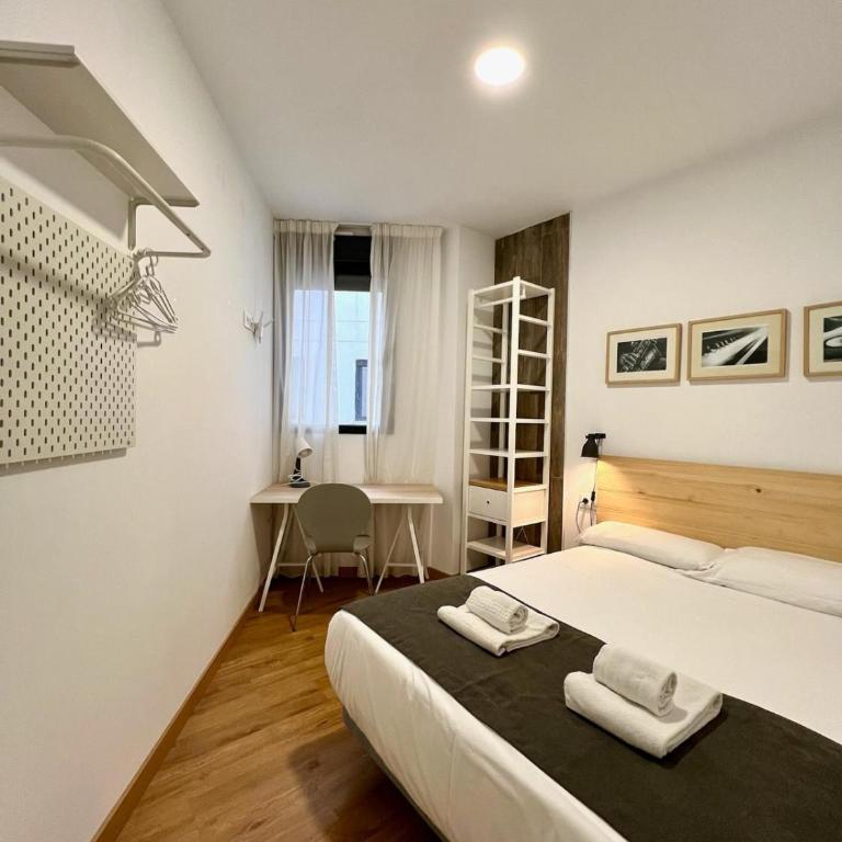 Apartamentos de Pradas - Three-Bedroom Apartment - 9