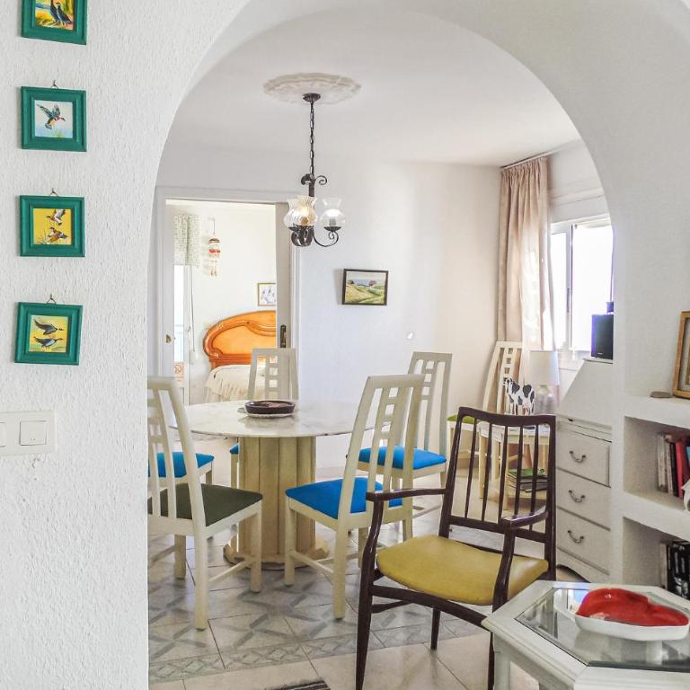 Awesome Apartment In Torrevieja - Apartamento de 3 dormitorios - 15