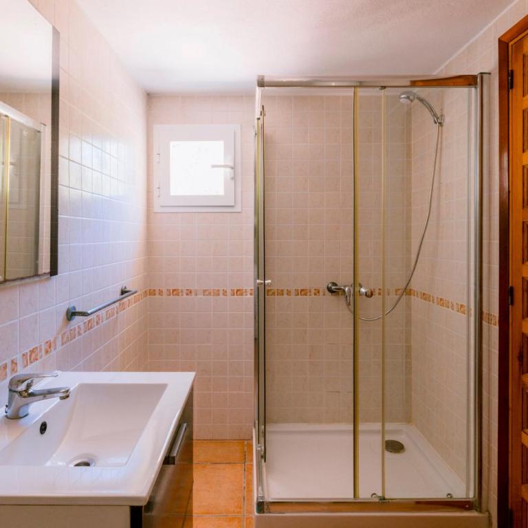 Villa Alexa this charming villa is just a 10 min drive to either Playa Den Bossa or San Antonio - Villa de 3 dormitorios - 20