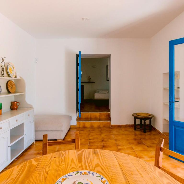Villa Alexa this charming villa is just a 10 min drive to either Playa Den Bossa or San Antonio - Villa de 3 dormitorios - 13