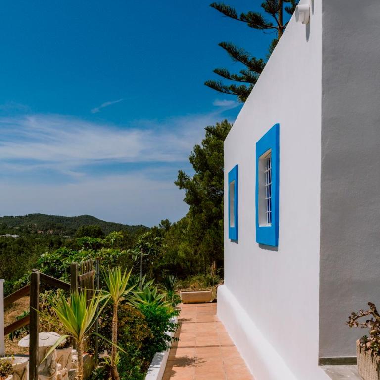 Villa Alexa this charming villa is just a 10 min drive to either Playa Den Bossa or San Antonio - Villa de 3 dormitorios - 5