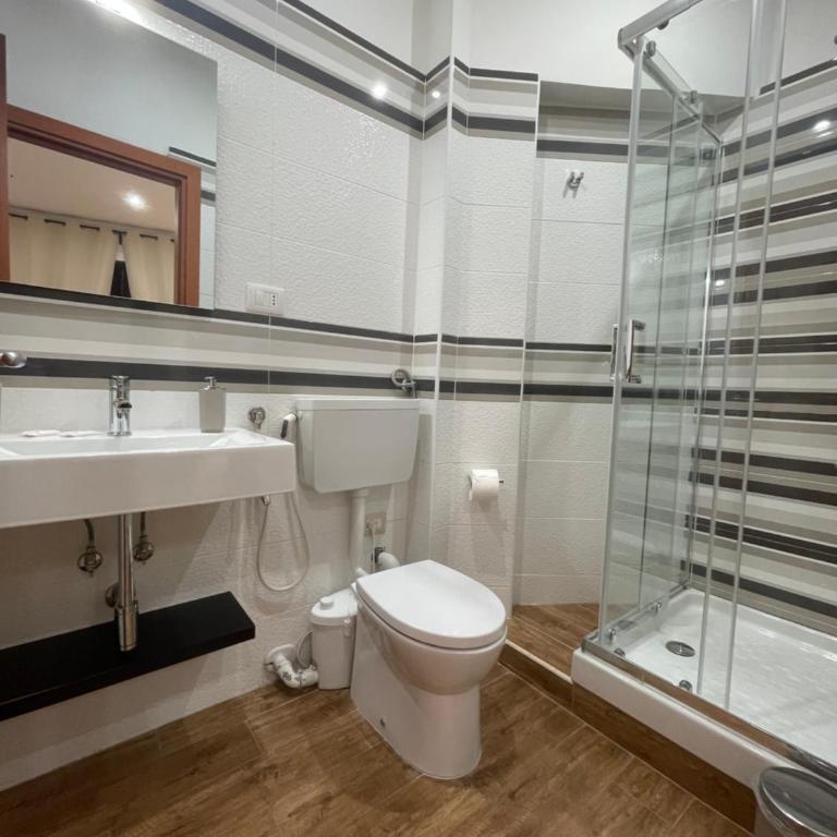 REGAL HOME Apartment - Appartamento con 4 Camere da Letto e Balcone - 19