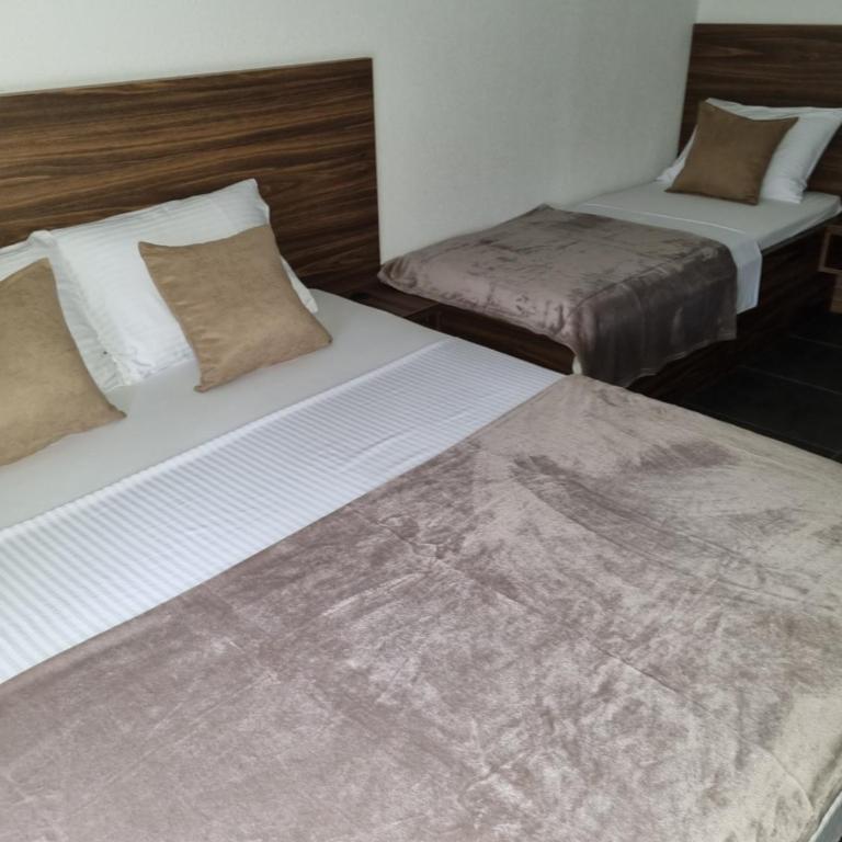 Apartmani Sutomore Tri Palme - Trokrevetna Soba sa Balkonom - 4