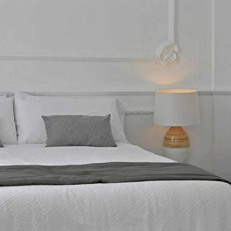 Apartamentos Plaza Constitución - Larios - Estudio con balcón - 1