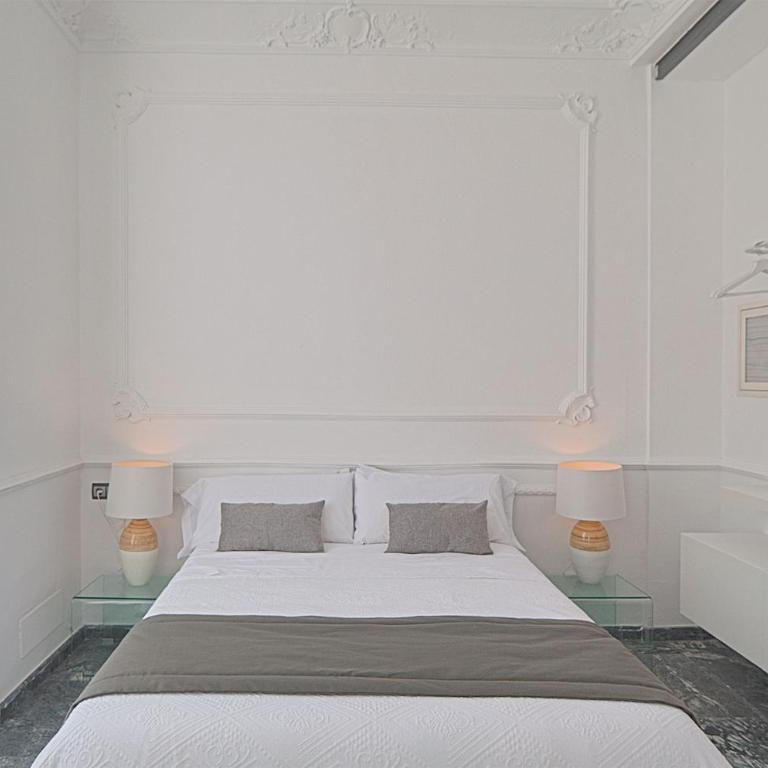 Apartamentos Plaza Constitución - Larios - Estudio con balcón - 2