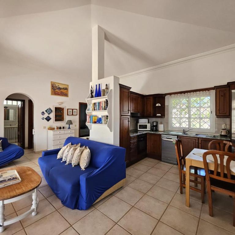Villa Leon - Three-Bedroom House - 12