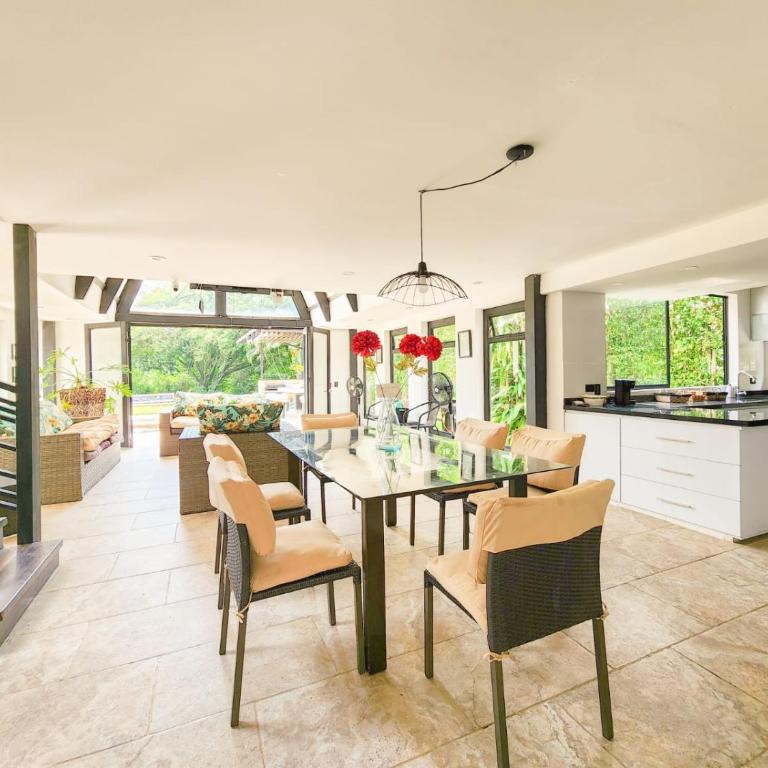 Exótica casa en EL PEÑÓN- GIRARDOT - Casa de 4 dormitorios - 25