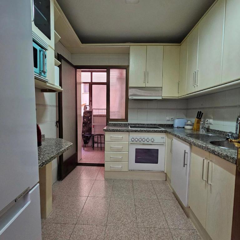 ALMERIA CENTRO y CONFORT - Apartamento de 3 dormitorios - 15