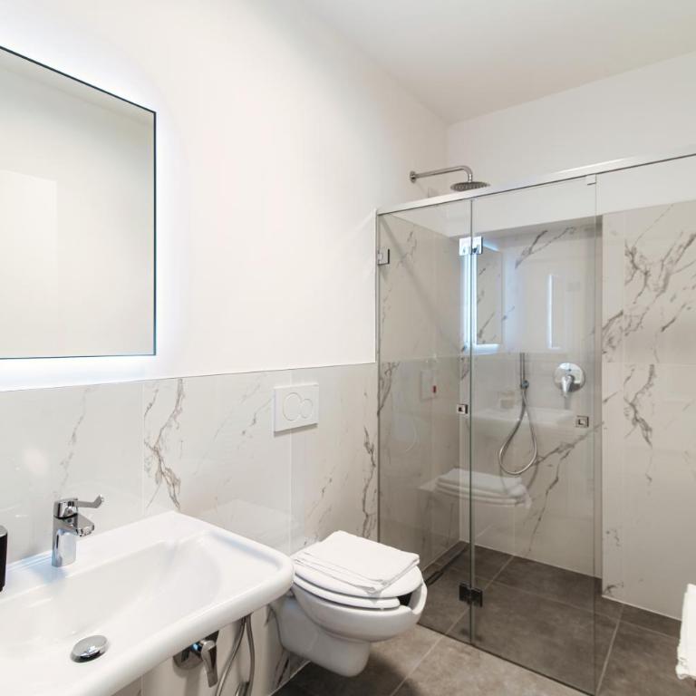 Hotel Ristorante La Vignetta Cernobbio - Camera Matrimoniale con Accesso Disabili - 6