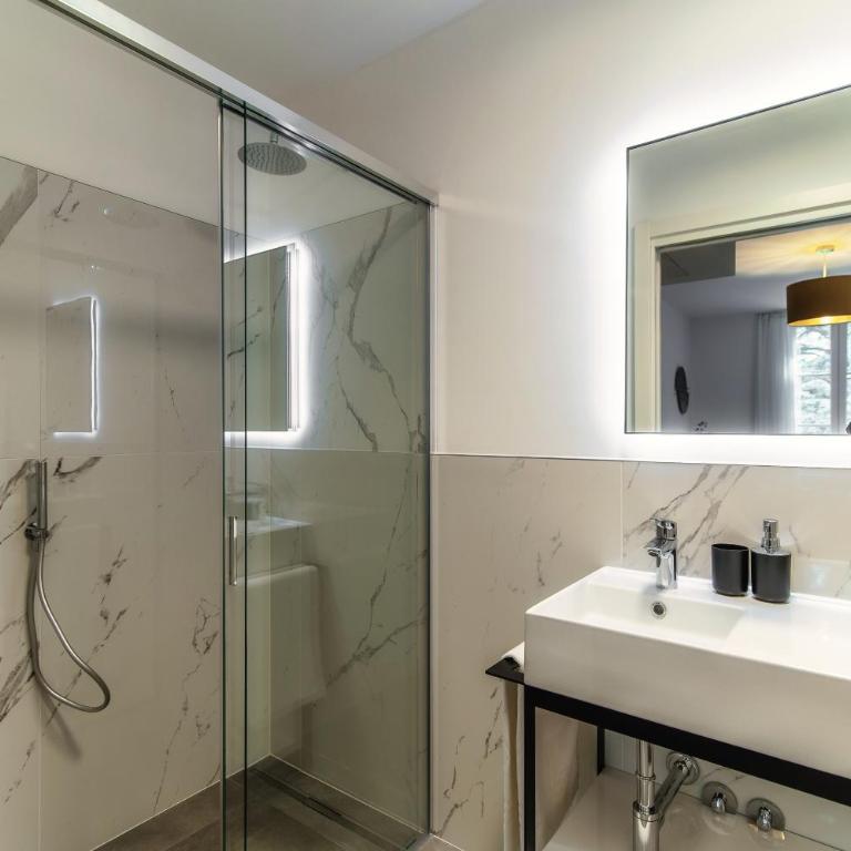 Hotel Ristorante La Vignetta Cernobbio - Suite Queen con Vasca Idromassaggio - 8