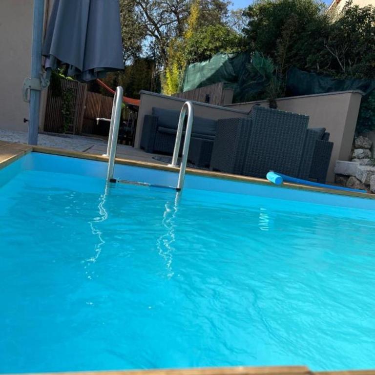 Magnifique T2 LUXE Jacuzzi & Piscine PRIVÉ PROCHE PLAGES ST AYGULF A PIEDS - Appartamento con 1 Camera da Letto - 1