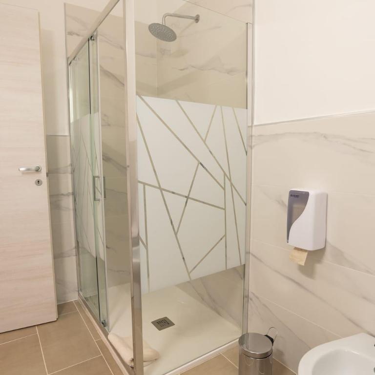 Mentana Guest House - Camera Matrimoniale con Bagno Privato - 10